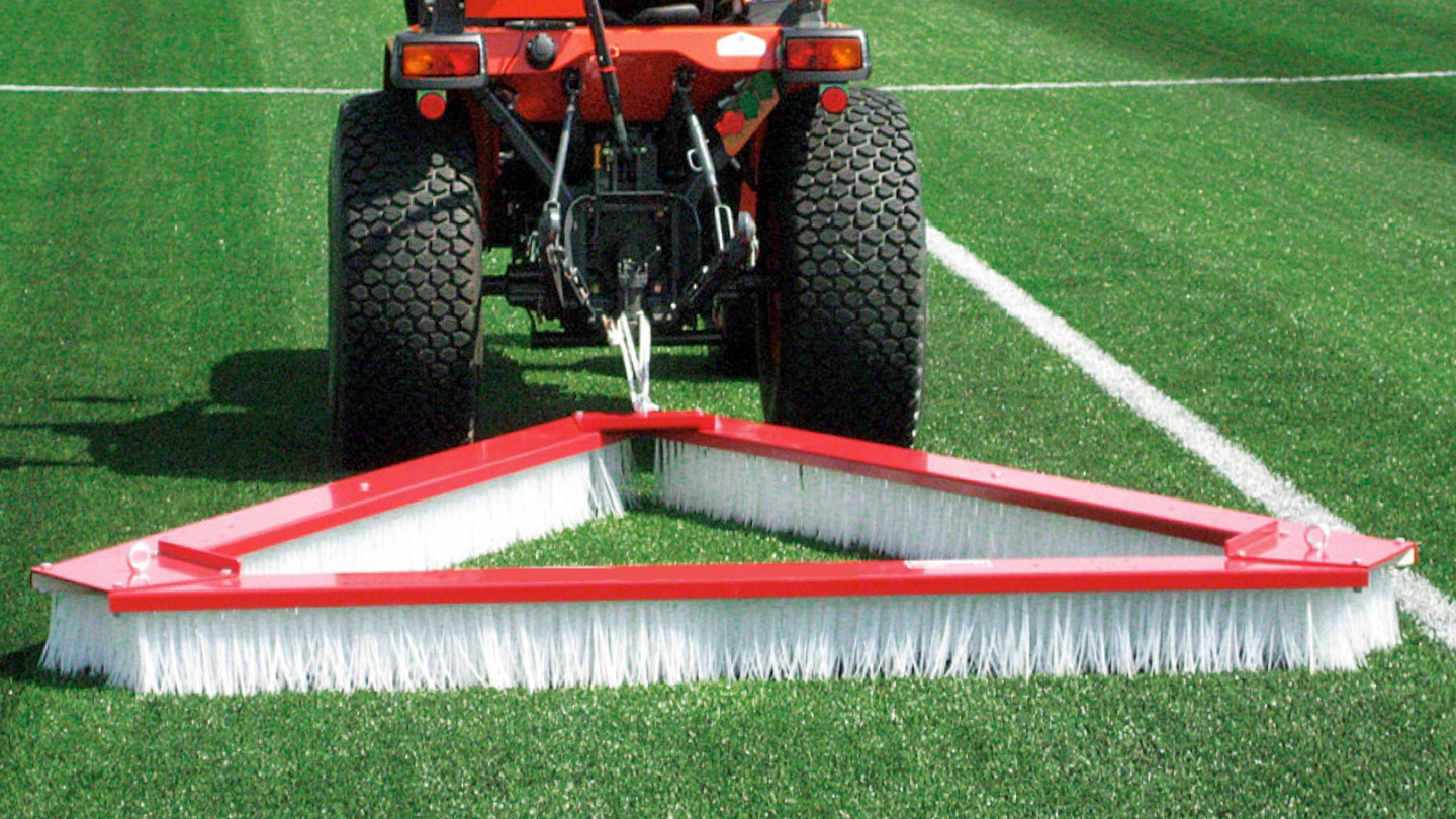 Щётка для газона треугольная TOSS A — 1800 0