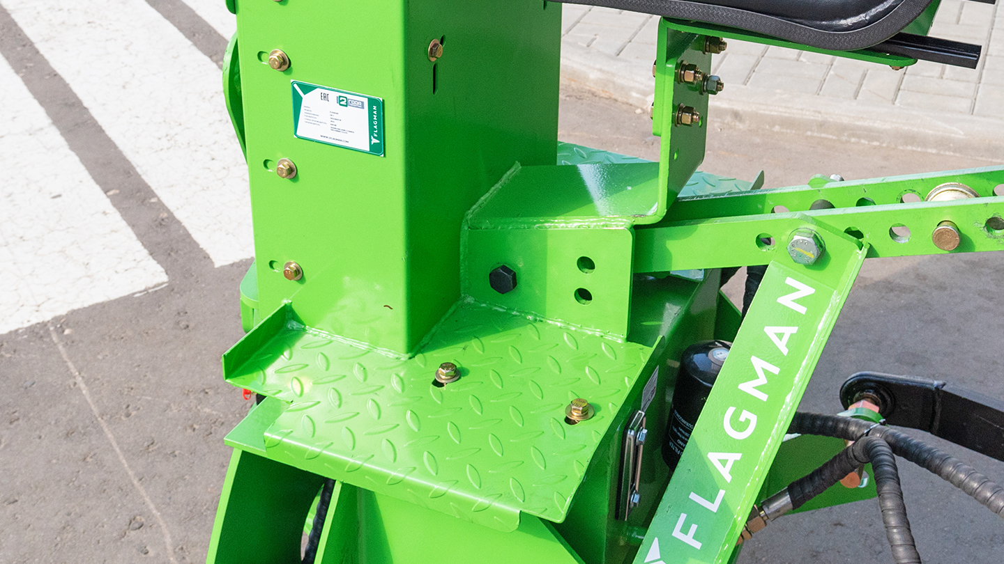 Навесной экскаватор Flagman | Флагман LW6 + захват механический 0